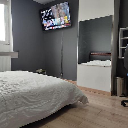 Chambre Prive Dans Une Maison Avec Terrasse Et Jardin Salles De Bain Partagees Apartman Lille Kültér fotó
