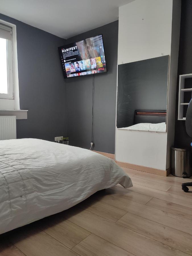 Chambre Prive Dans Une Maison Avec Terrasse Et Jardin Salles De Bain Partagees Apartman Lille Kültér fotó